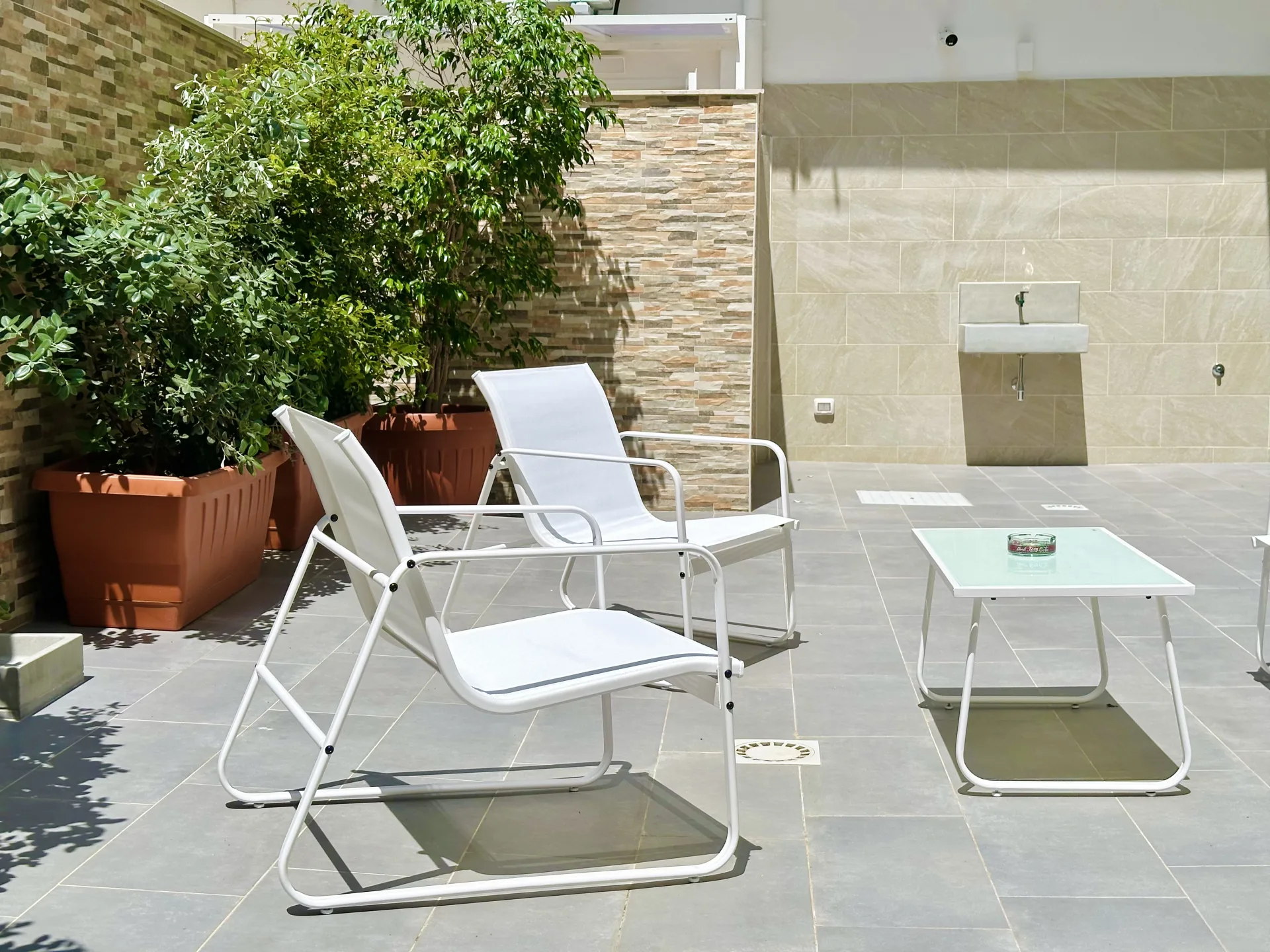 Angolo del cortile di Casa Genzino per colazioni all'aperto