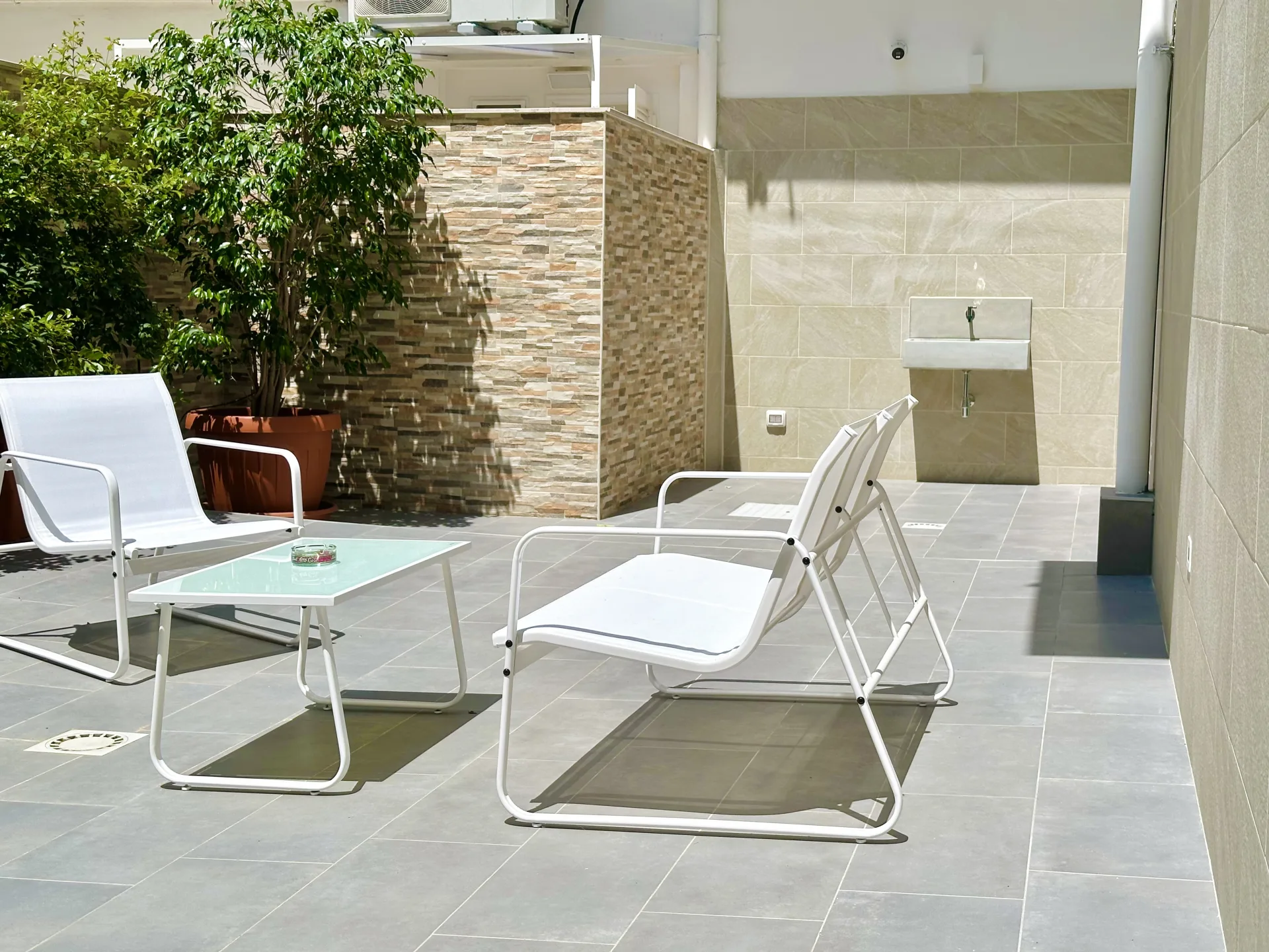 Spazio relax nel cortile di Casa Genzino, Molfetta